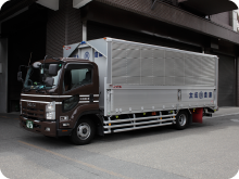 太成倉庫の関連会社太成貨物運輸保有の5.2トン車 ロングワイドアルミウイングバン エアサス ゲート